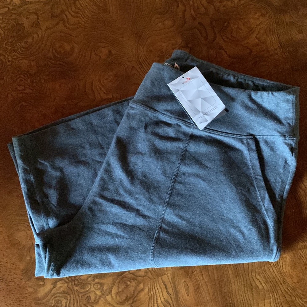 Womens Bermuda Shorts - Picture 3 of 5